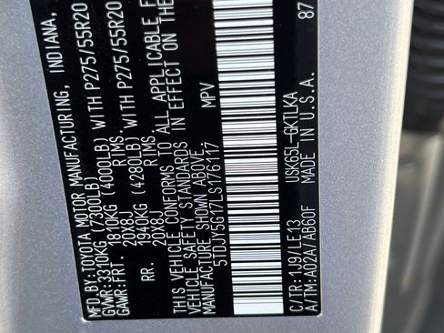 Used 2020 Toyota Sequoia Limited w/ Safety & Convenience Package AWD/4WD image 31