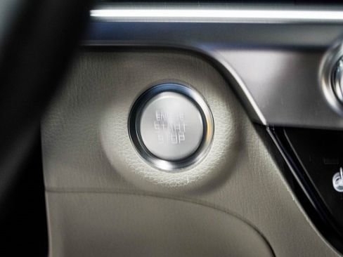 Used 2024 Kia Telluride EX w/ EX Captain's Chair Package image 20