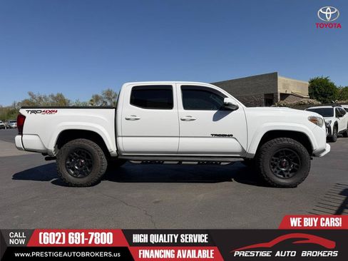 Used 2017 Toyota Tacoma TRD Sport w/ Tow Package (A/T) AWD/4WD image 5