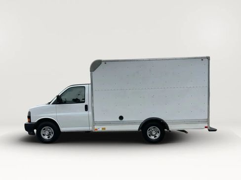 Used 2018 Chevrolet Express 3500 w/ Driver Convenience Package RWD image 13