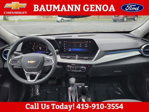 Used 2025 Chevrolet Trax LT w/ LT Convenience Package FWD image 17