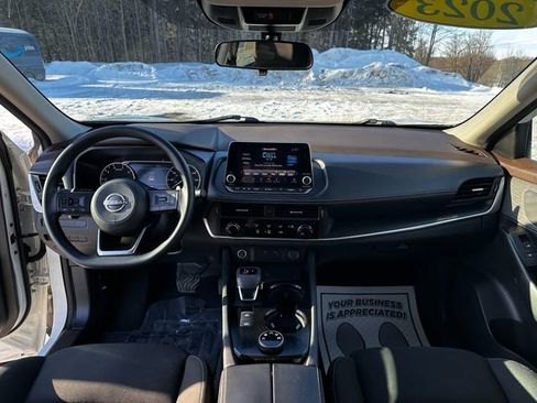 Used 2023 Nissan Rogue S image 11