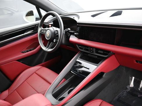 Certified 2024 Porsche Macan 4 Electric image 29