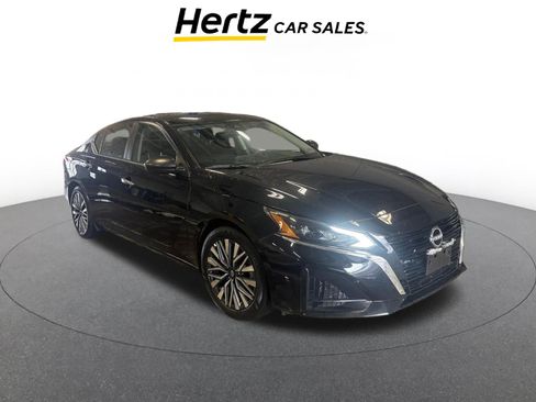 Used 2025 Nissan Altima 2.5 SV image 1