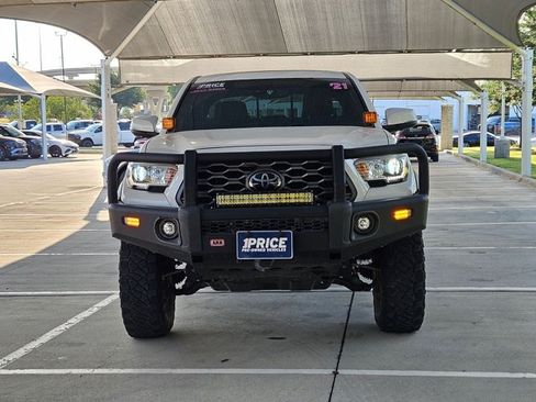 Used 2021 Toyota Tacoma TRD Off-Road w/ TRD Premium Off Road Package AWD/4WD image 2