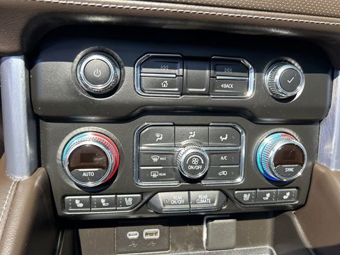 Used 2021 GMC Yukon SLT w/ SLT Luxury Plus Package image 28