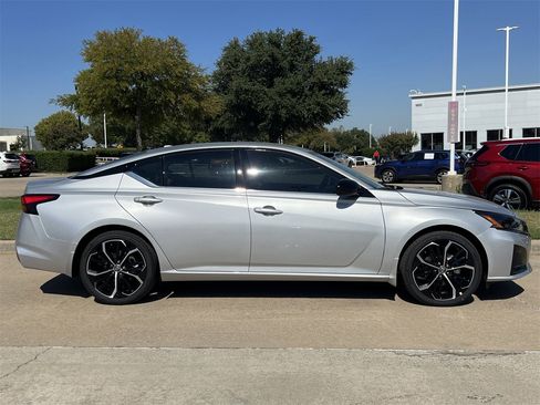 New 2025 Nissan Altima 2.5 SR image 3