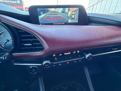 Used 2021 MAZDA MAZDA3 Hatchback w/Premium Plus Pkg image 21