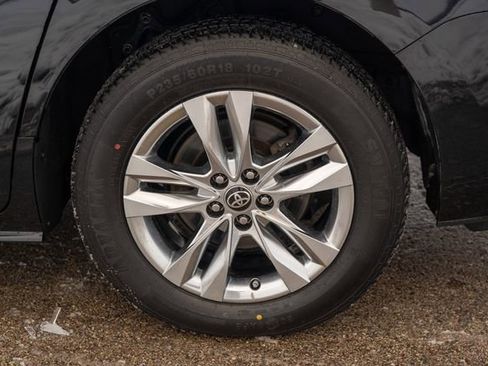 Used 2022 Toyota Sienna XLE Woodland Edition image 6