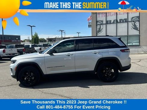 Certified 2023 Jeep Grand Cherokee Altitude AWD/4WD image 2