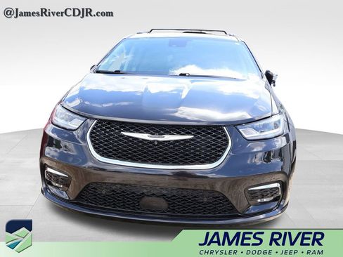 Used 2022 Chrysler Pacifica Limited FWD image 5