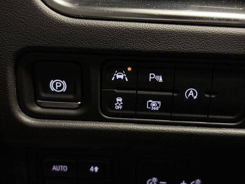 Used 2024 GMC Yukon SLT w/ SLT Luxury Package image 76