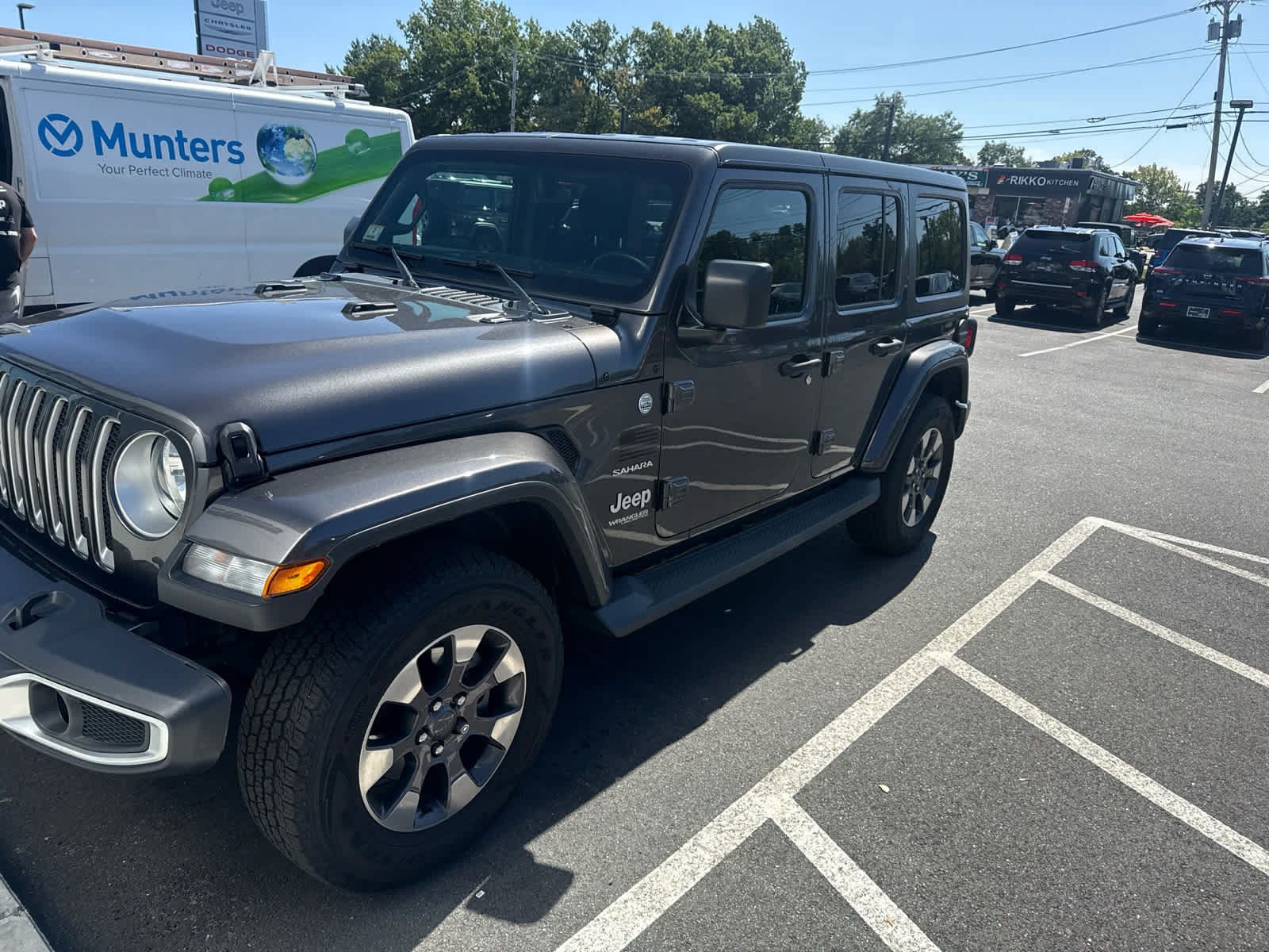 Used 2020 Jeep Wrangler Unlimited Sahara AWD/4WD image 7