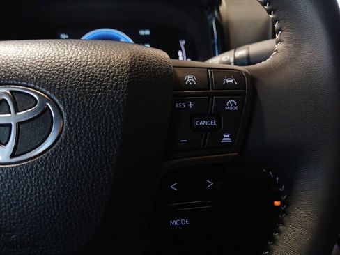 Used 2025 Toyota Camry SE image 17