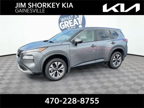 Used 2023 Nissan Rogue SV image 1