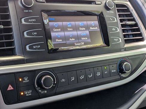 Used 2019 Toyota Highlander LE FWD image 6