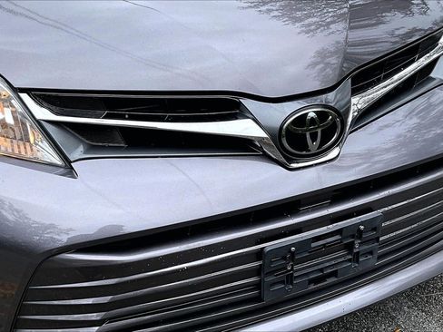 Used 2019 Toyota Sienna XLE w/ XLE Navigation Package image 30