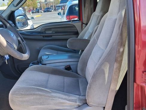 Used 2004 Ford Excursion XLT image 11