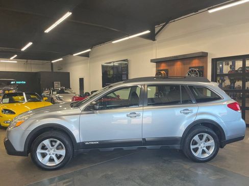 Used 2014 Subaru Outback 2.5i AWD/4WD image 4
