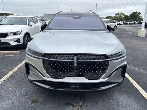 Used 2024 Lincoln Nautilus Reserve w/ Equipment Group 202A image 2