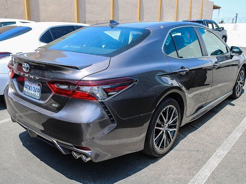 Used 2023 Toyota Camry SE FWD image 11