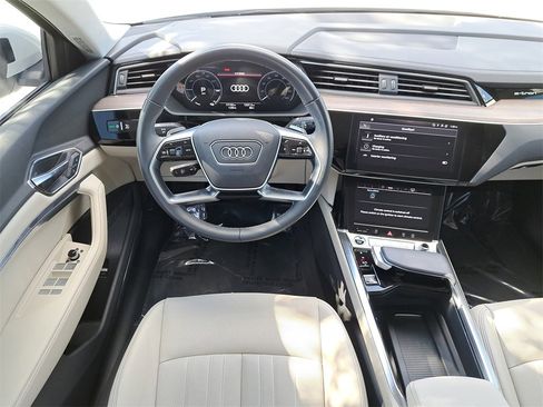 Certified 2024 Audi Q8 e-tron Premium Plus w/ Premium Plus Package image 22