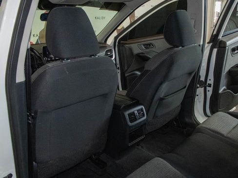 Used 2022 Nissan Rogue S image 9