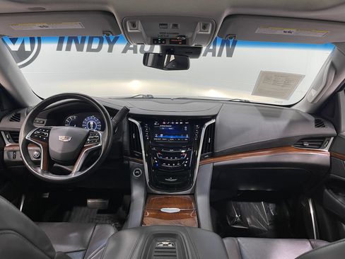 Used 2020 Cadillac Escalade Luxury w/ LPO, Radiant Package AWD/4WD image 19