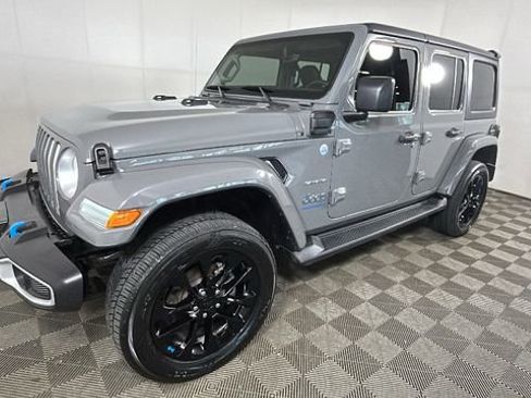 Used 2023 Jeep Wrangler Unlimited Sahara w/ Cold Weather Group AWD/4WD image 7