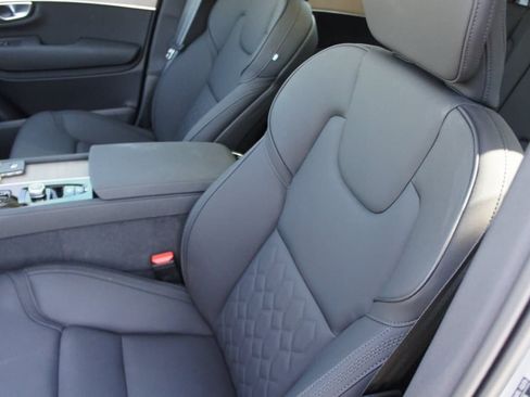 New 2025 Volvo XC90 T8 Plus w/ Protection Package Premier image 16