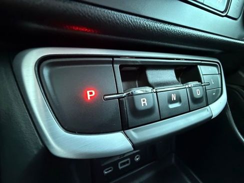 Used 2022 GMC Terrain SLT w/ Infotainment Package II image 26