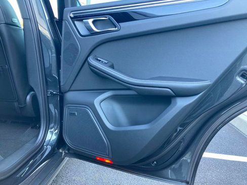 Certified 2024 Porsche Macan image 25