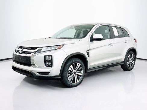 Used 2025 Mitsubishi Outlander Sport SE AWD/4WD image 3