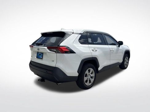 Used 2022 Toyota RAV4 LE FWD image 5