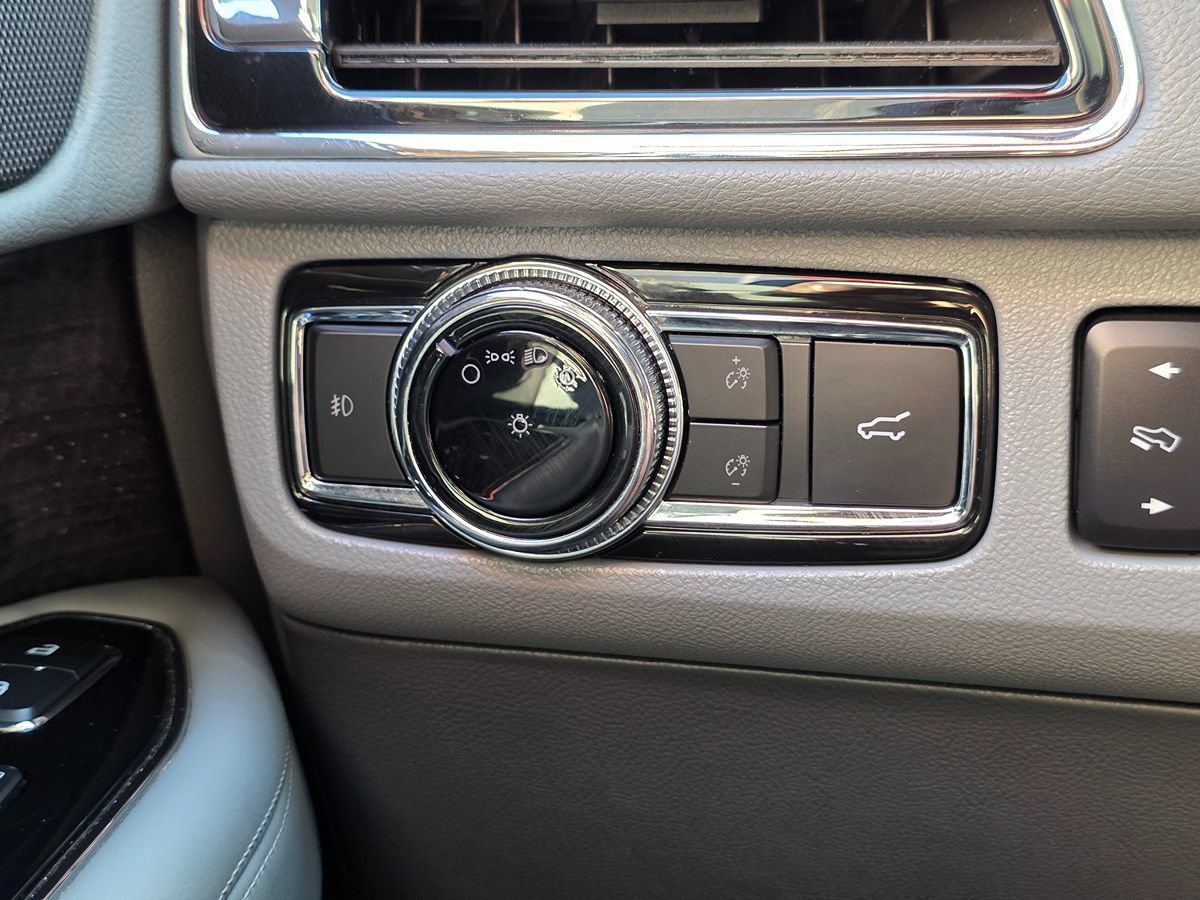 Used 2018 Lincoln Navigator L Select w/ Technology Package RWD image 52