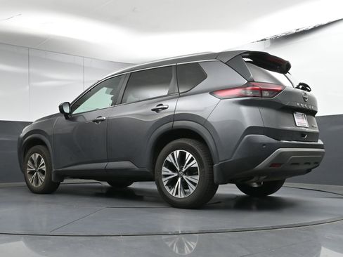 Used 2022 Nissan Rogue SV w/ SV Premium Package image 27