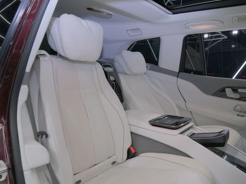 Used 2022 Mercedes-Benz Maybach GLS 600 4MATIC image 37