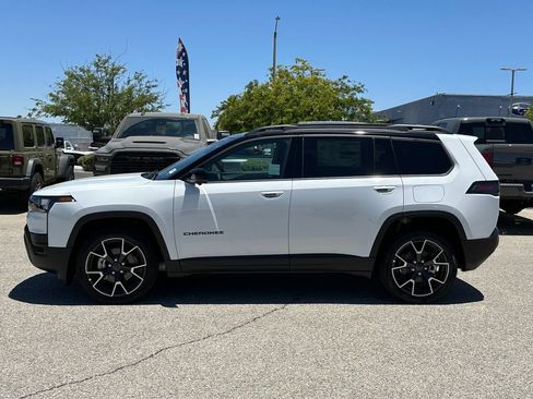 New 2026 Jeep Cherokee Overland w/ Trailer Tow Group AWD/4WD image 3