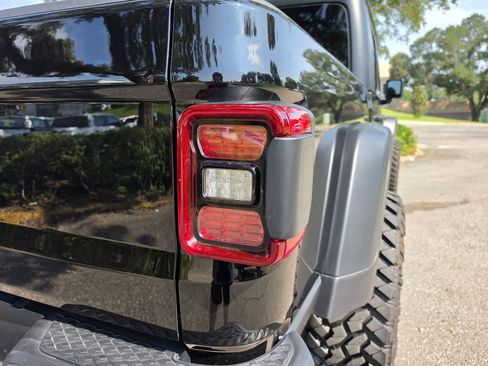 Used 2024 Jeep Gladiator Mojave AWD/4WD image 13