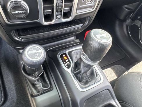 Used 2022 Jeep Wrangler Unlimited Sport AWD/4WD image 19
