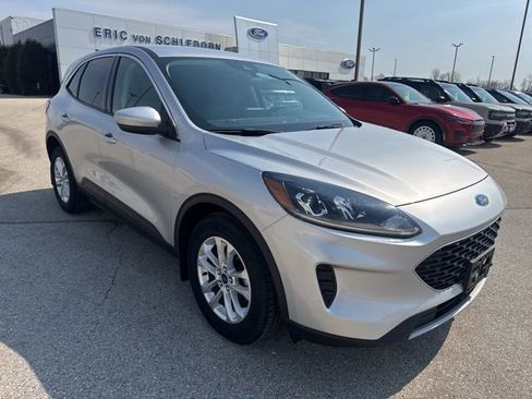 Used 2020 Ford Escape SE image 3