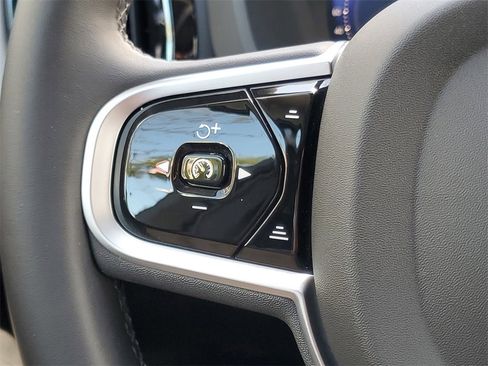 Certified 2025 Volvo XC60 B5 Plus image 22