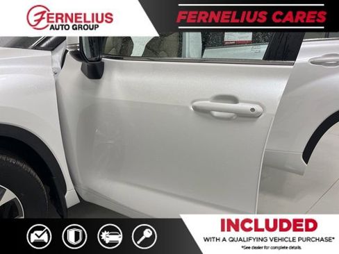 Used 2023 Toyota Highlander XLE AWD/4WD image 12