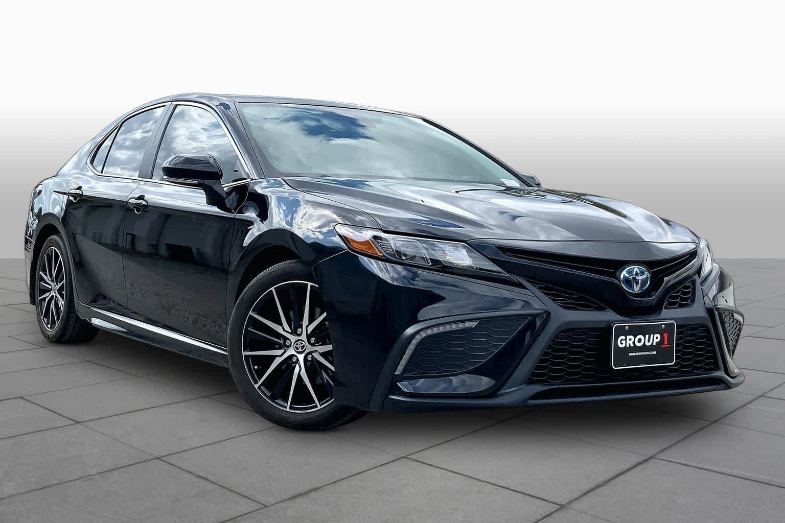 Used 2024 Toyota Camry SE w/ Audio Upgrade Package FWD image 3
