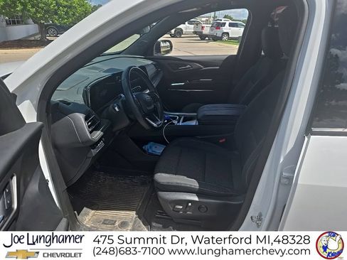 Used 2024 Chevrolet Traverse LT w/ Enhanced Driving Package AWD/4WD image 10
