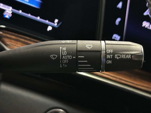 Used 2024 Cadillac Escalade Premium Luxury AWD/4WD image 27
