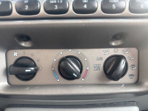 Used 2003 Ford Explorer Sport Trac XLT image 21