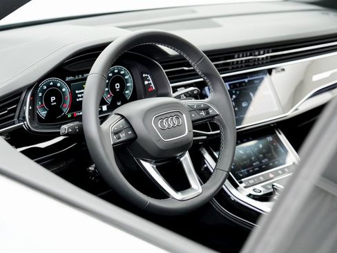 Certified 2025 Audi Q8 Premium Plus w/ Premium Plus Package image 9