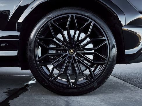 Used 2025 Lamborghini Urus SE image 19