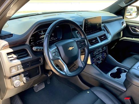 Used 2022 Chevrolet Suburban LT AWD/4WD image 18